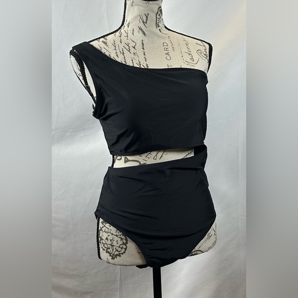 💜Younique Black One-Piece Swimsuit - Picture 11 of 12